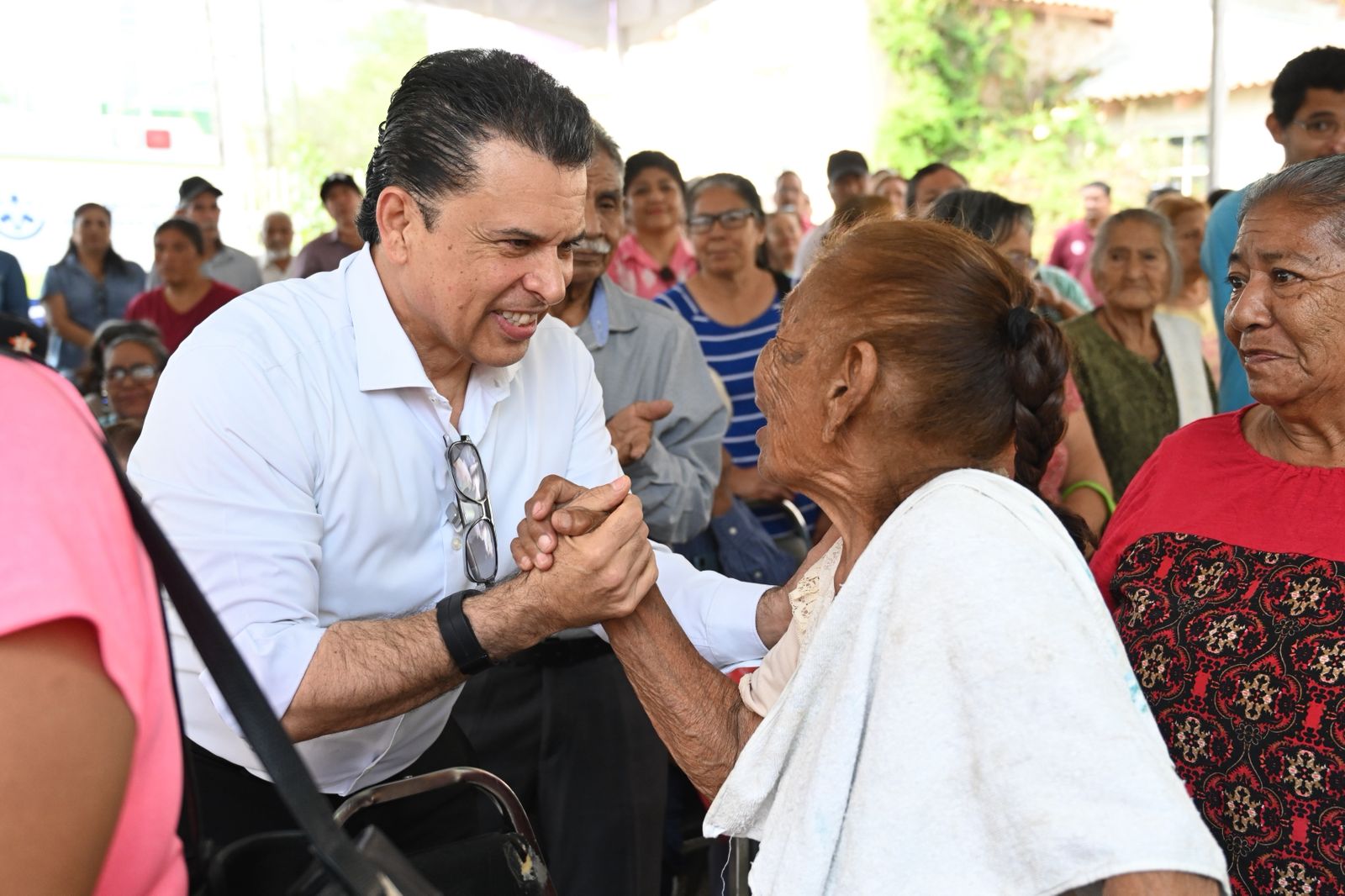 Alimentación a grupos prioritarios, compromiso irrenunciable: Gattás