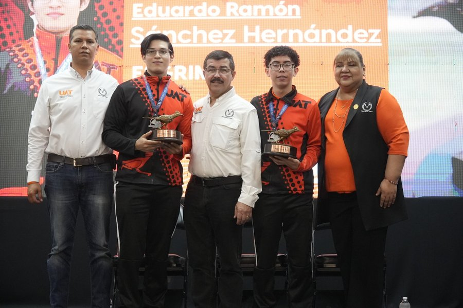 Entrega rector el galardón “Orgullo UAT" tras desempeño histórico de medallistas