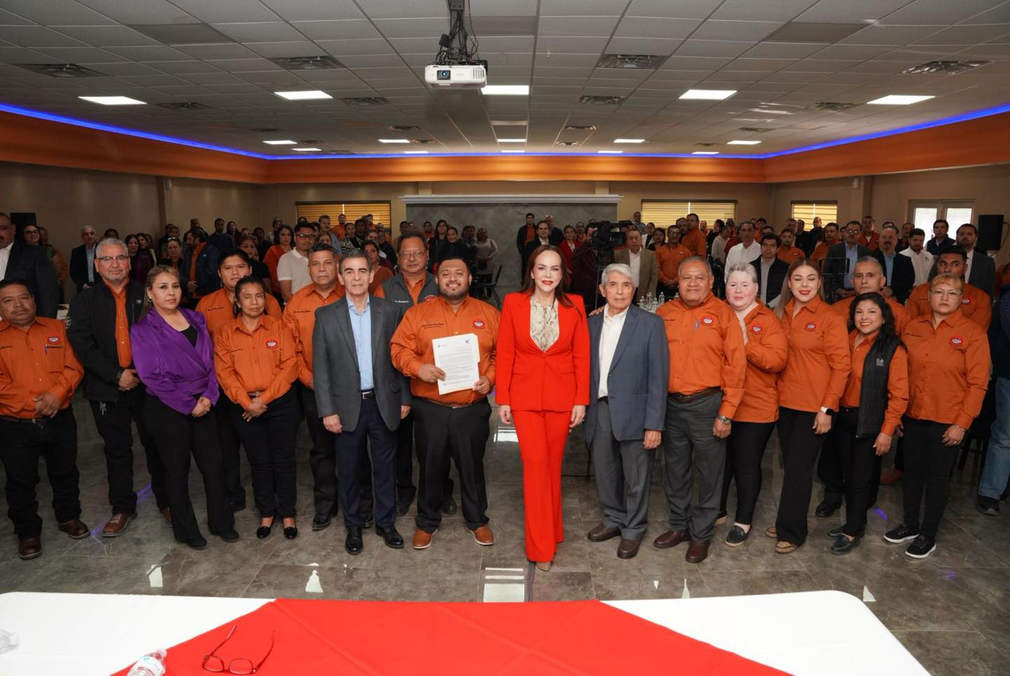 Fortalece Carmen Lilia Canturosas lazos de cooperación con Sindicato de Maquiladora