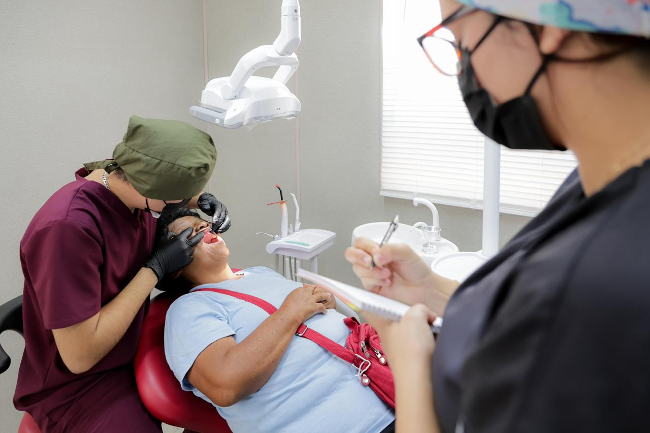 Superan UAT y Municipio de Tampico, en un año, metas de 'Sonrisas del Bienestar'