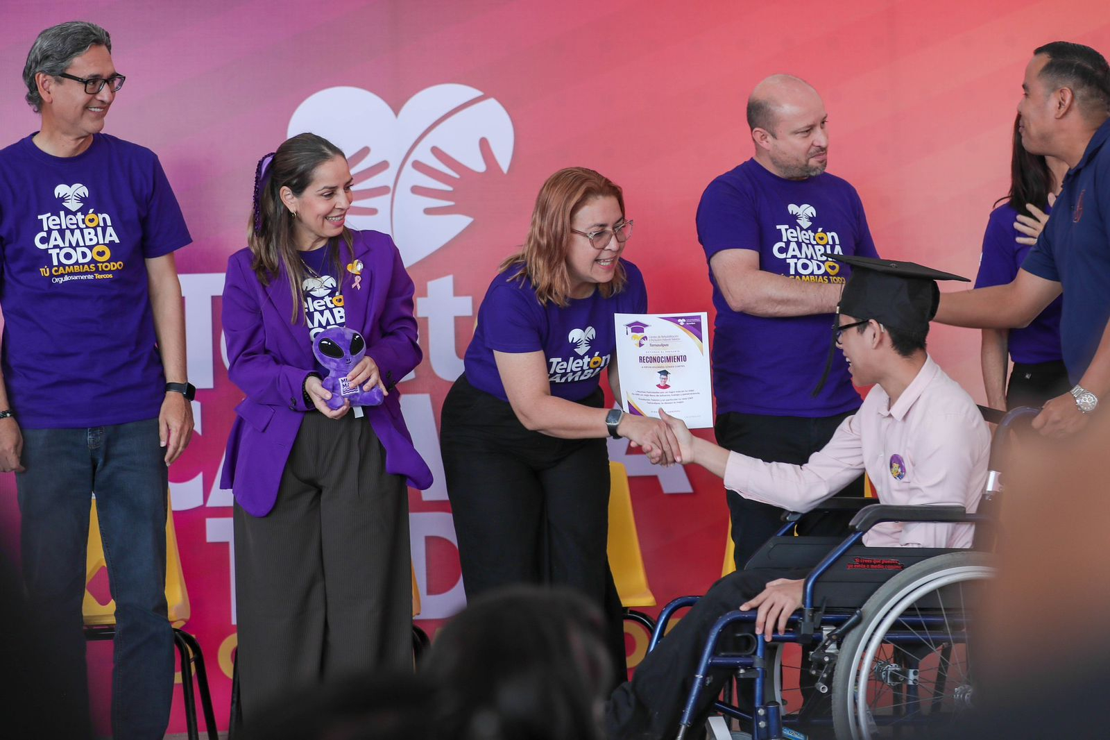 DIF Tamaulipas entrega donativo a la Fundación Teletón