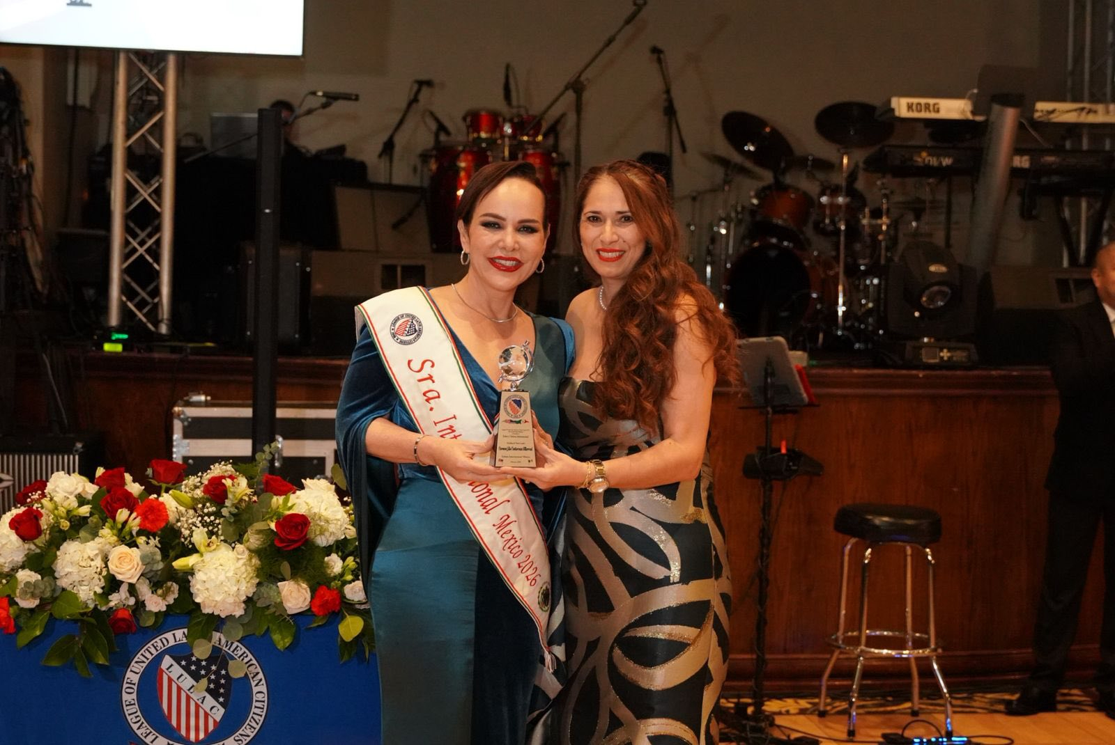 Distinguen a Carmen Lilia como 'Señora Internacional de México 2026' por liderazgo binacional...