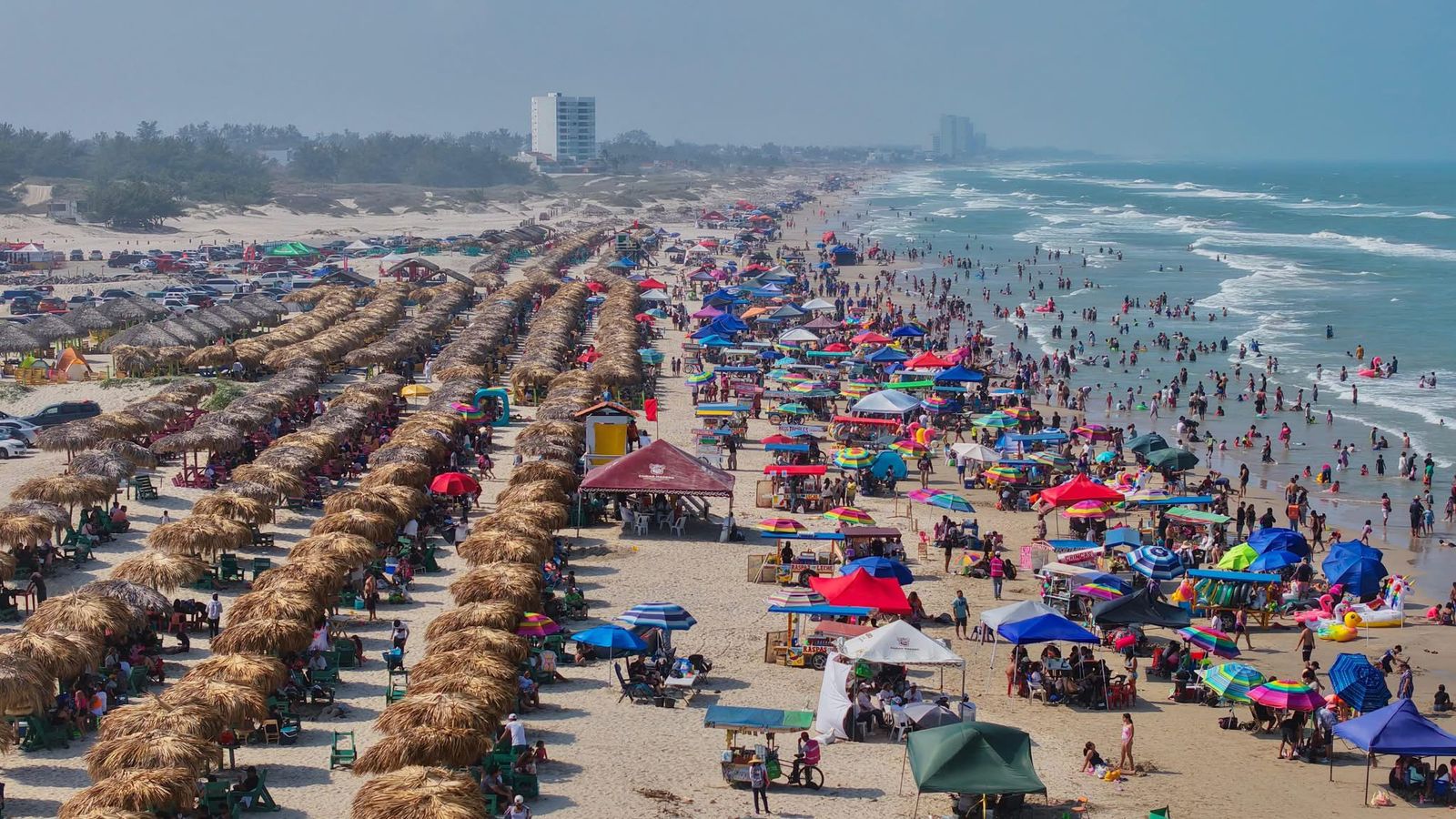 Disfrutan turistas de NL, Coahuila y CDMX de playas tamaulipecas