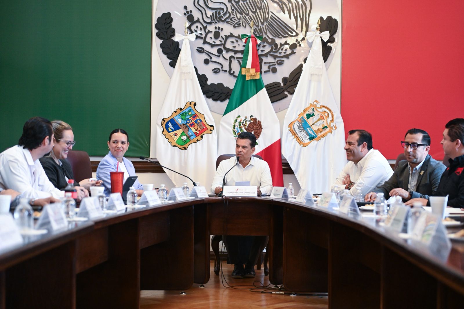 Trabajamos en equipo, con IP, por una Capital mas competitiva: Gattás