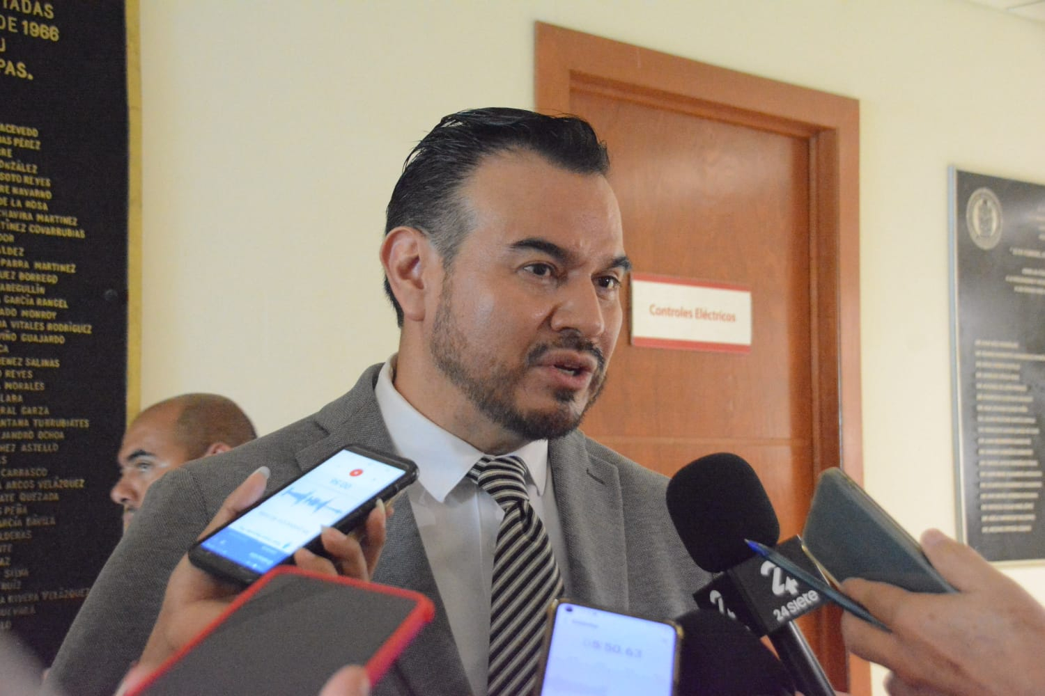 Willy Zúñiga se registra para la FGJT; promete fiscalía más transparente y tecnológica