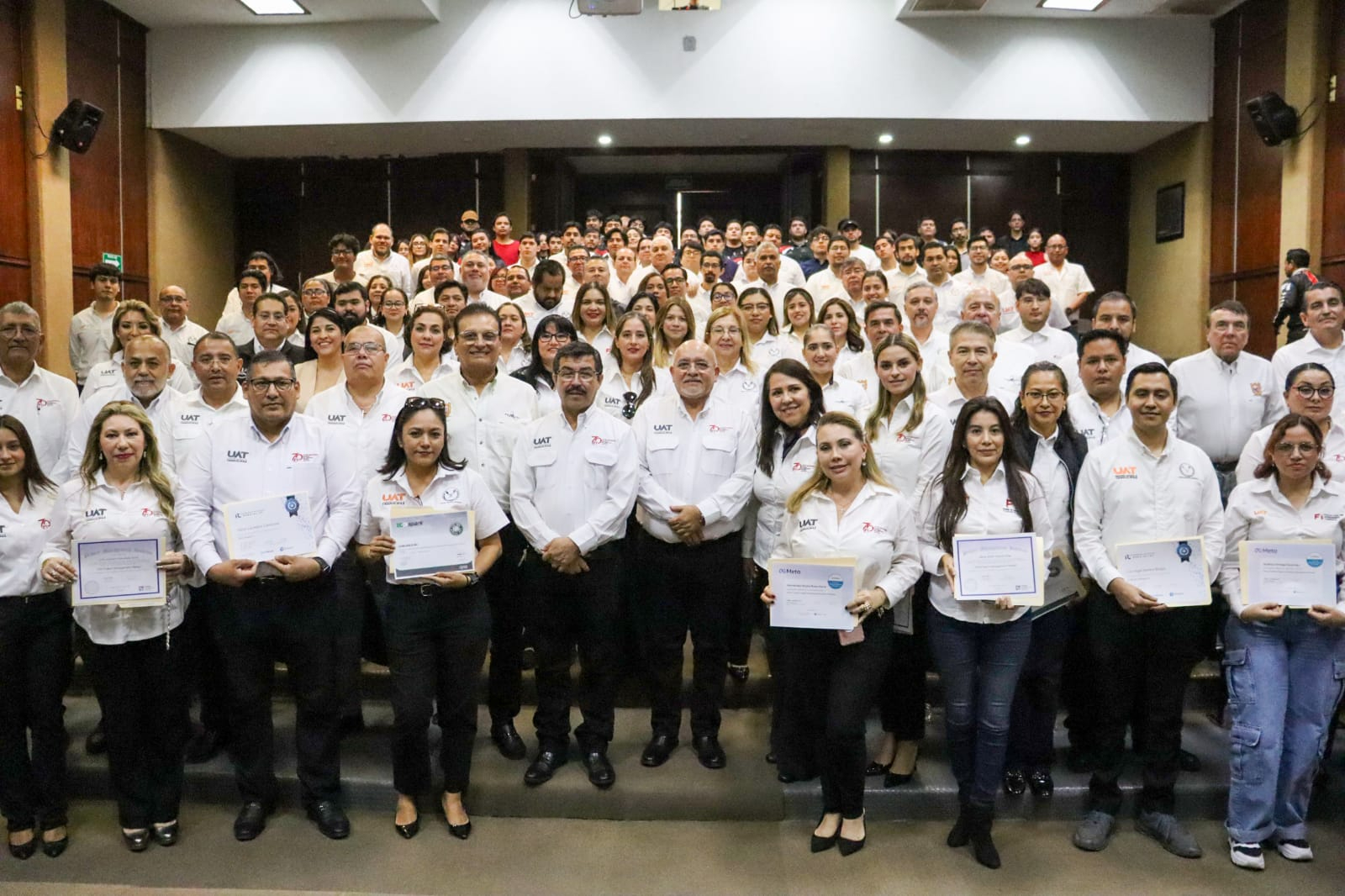 Forma UAT a jóvenes para mayores oportunidades de desarrollo profesional: Rector