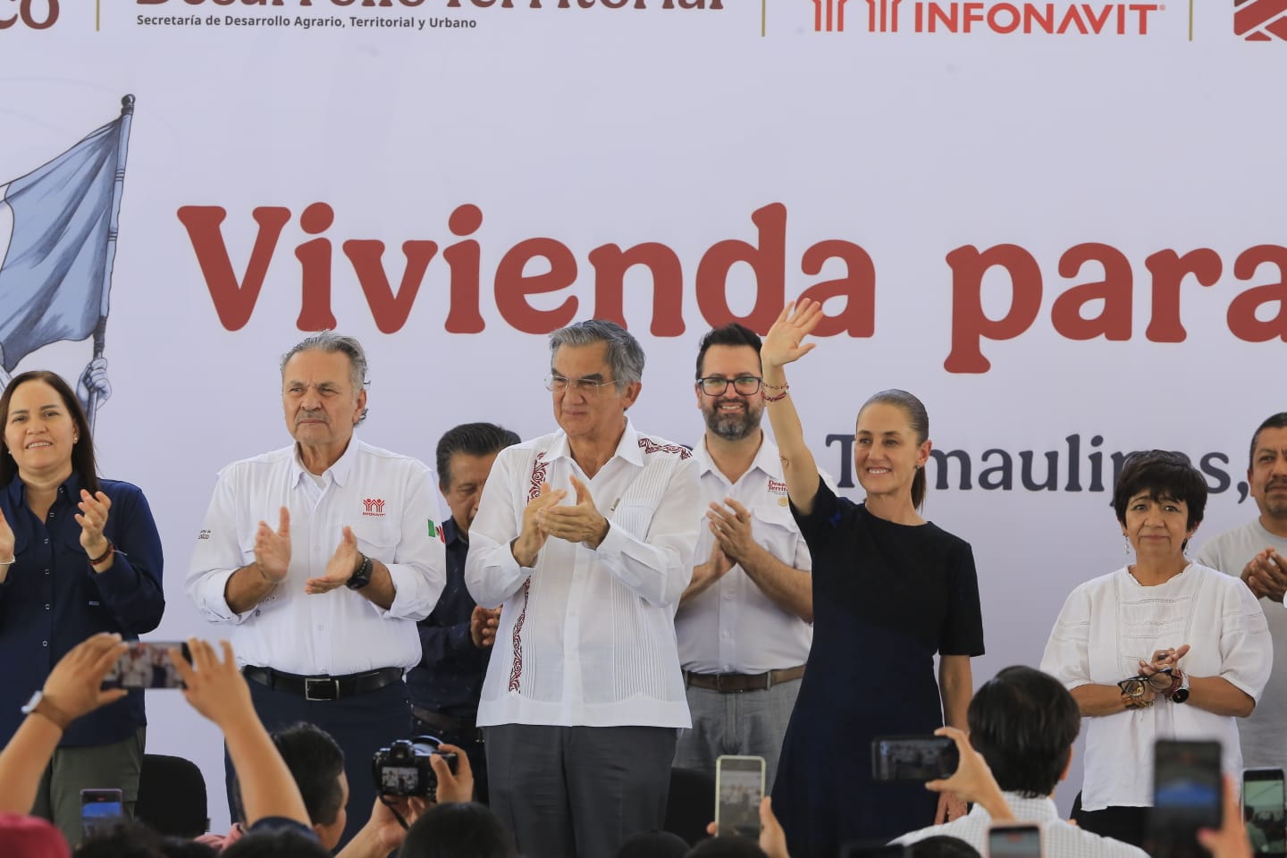 Nunca habrá divorcio entre pueblo y gobierno...; duplicamos meta de Vivienda: Sheinbaum junto a AVA