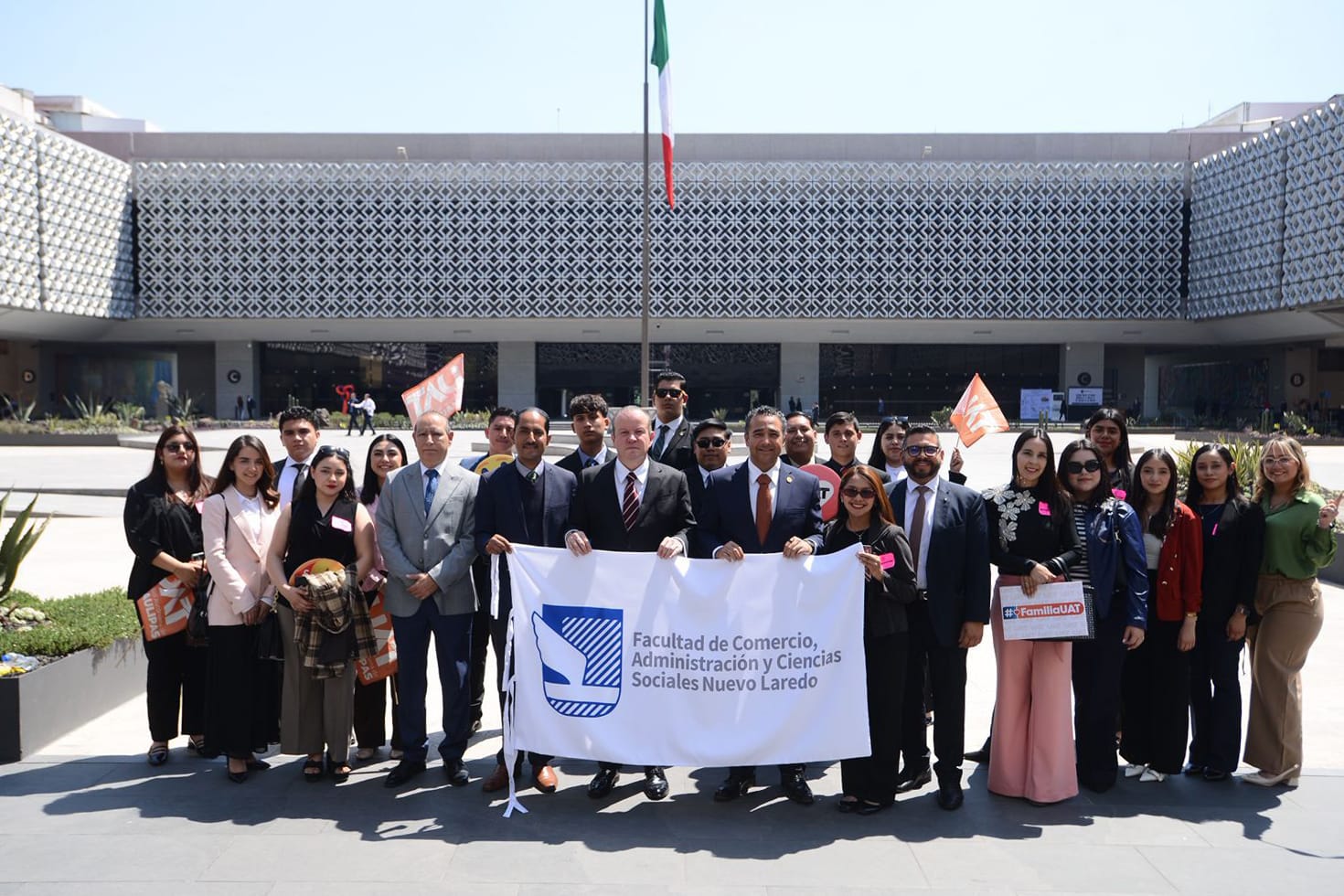 Visitan Alumnos-UAT la SCJ y Congreso de la Unión; enriquecen formación profesional