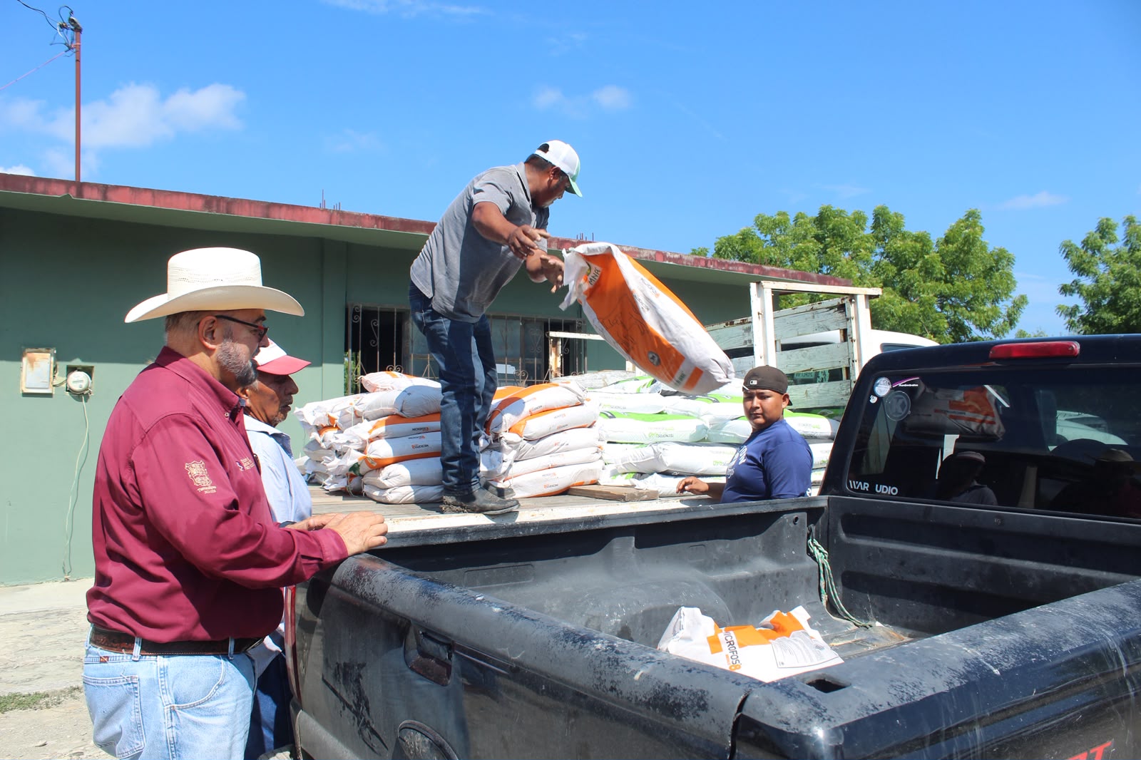 Llega apoyo nutricional a ganaderos del Municipio de González